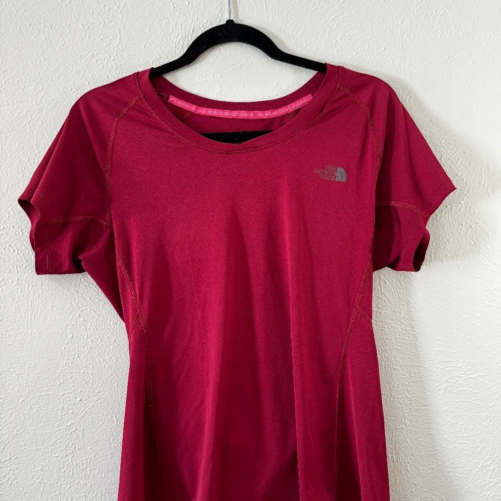 The North Face Women's SS Workout Tee - Size M